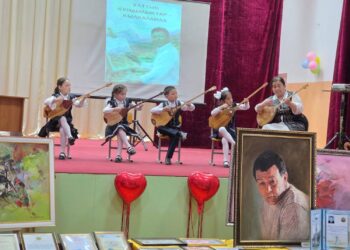 ӨНЕР АДАМДАРЫ ЖАСТАРМЕН КЕЗДЕСТІ
