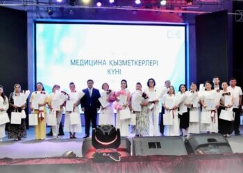 КЕНТАУДА МЕДИЦИНА ҚЫЗМЕТКЕРЛЕРІНІҢ КӘСІБИ МЕРЕКЕСІ САЛТАНАТТЫ ТҮРДЕ АТАП ӨТІЛДІ