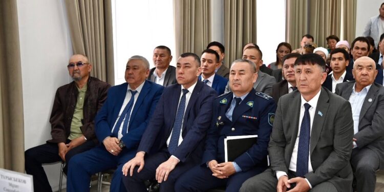 ШОЛАҚҚОРҒАН АУЫЛЫН ДАМЫТУ БАҒЫТЫНДАҒЫ ЖОБАЛАР ТҰРҒЫНДАРМЕН ТАЛҚЫЛАНДЫ