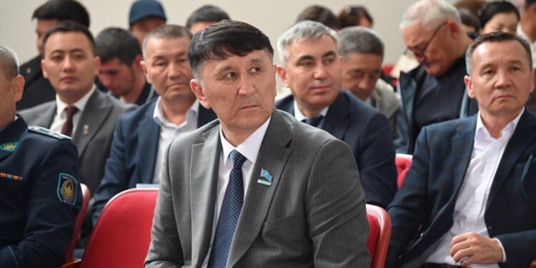 ҚЫЗЕМШЕК КЕНТІНДЕ ИНФРАҚҰРЫЛЫМДЫ ЖАҢҒЫРТУ ЖҰМЫСТАРЫ ЖАЛҒАСАДЫ